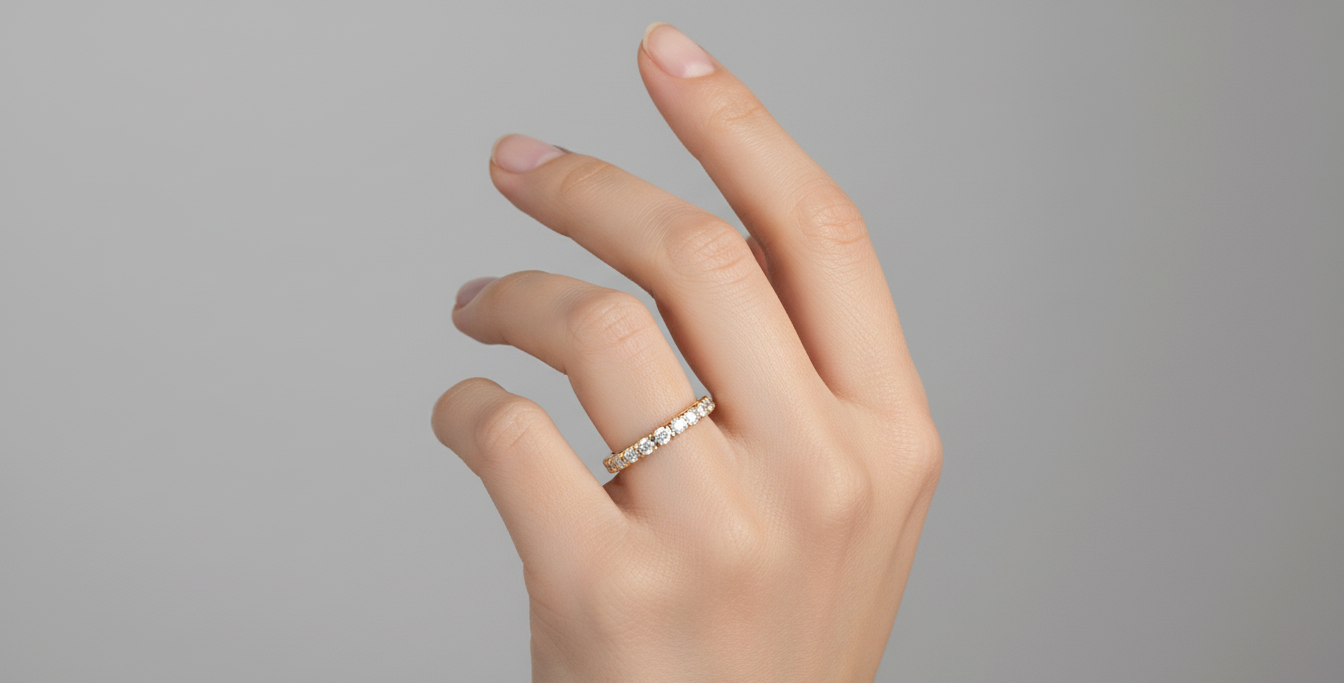 ROUND DIAMOND YELLOW GOLD BAND ##YELLOW GOLD