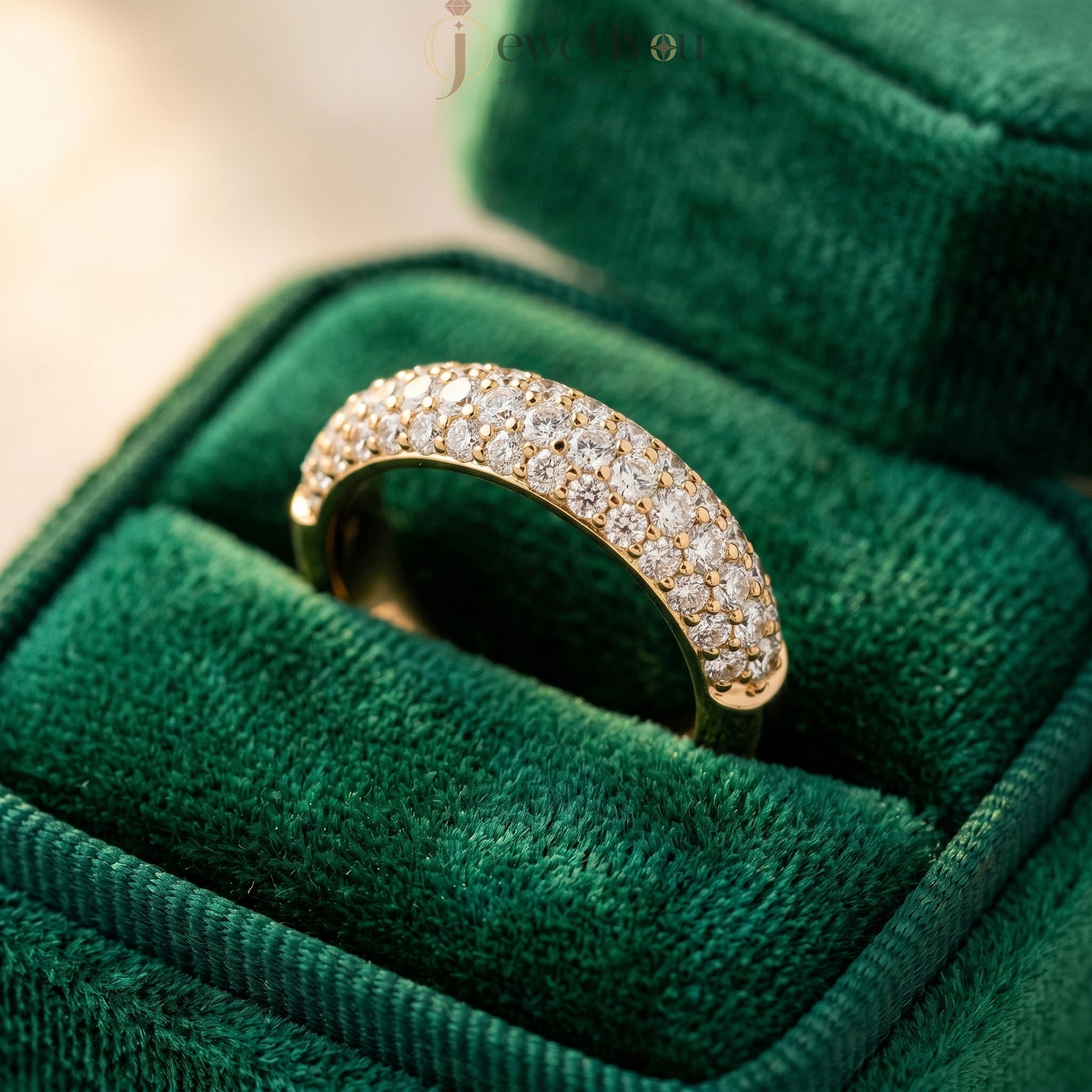ROUND DIAMOND YELLOW GOLD BAND ##YELLOW GOLD
