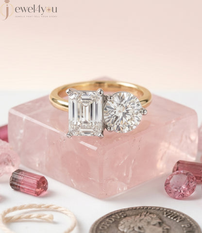 DUAL LAB-GROWN DIAMOND RING WITH RADIANT AND ROUND CUTS IN YELLOW GOLD BAR SETTING 