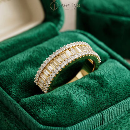 BAGUETTE AND ROUND DIAMOND YELLOW GOLD BAND 