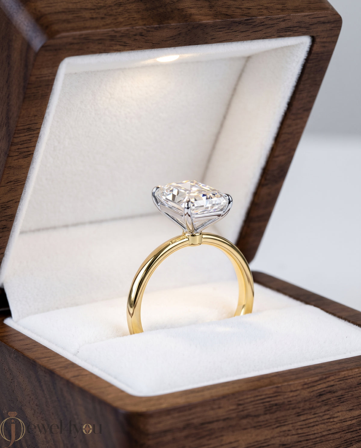 YELLOW GOLD RADIANT-CUT LAB DIAMOND ENGAGEMENT RING WITH ELEVATED FOUR-PRONG SETTING 