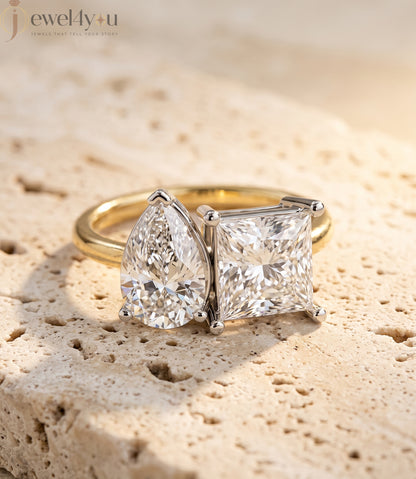 DUAL LAB-GROWN DIAMOND RING WITH PEAR-CUT AND PRINCESS-CUT IN YELLOW GOLD BAR SETTING 