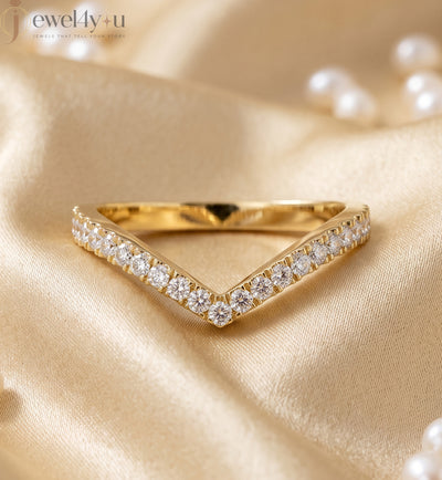 Eternal Chevron chevron V-shaped lab-grown diamond ring with pavé round diamonds in Yellow Gold featuring D–F color and VVS to VS+ clarity #YELLOW GOLD