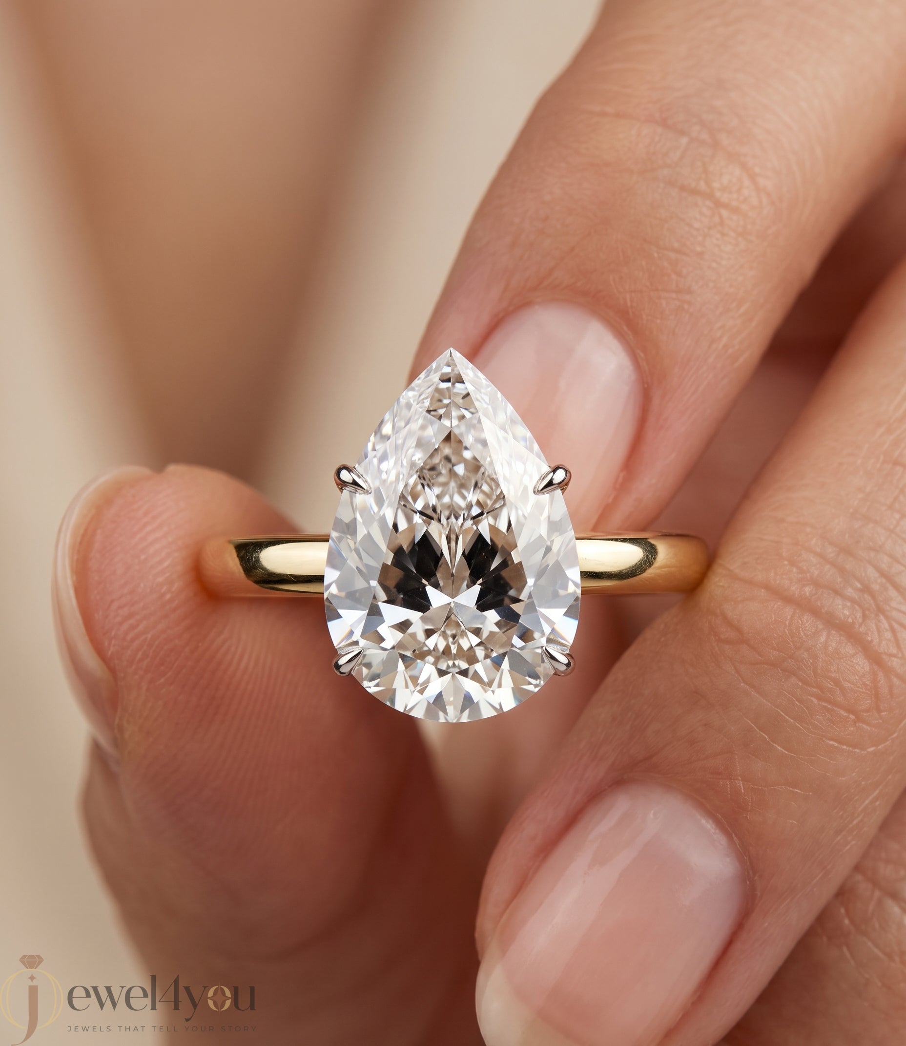 YELLOW GOLD PEAR-CUT LAB-GROWN DIAMOND ENGAGEMENT RING 