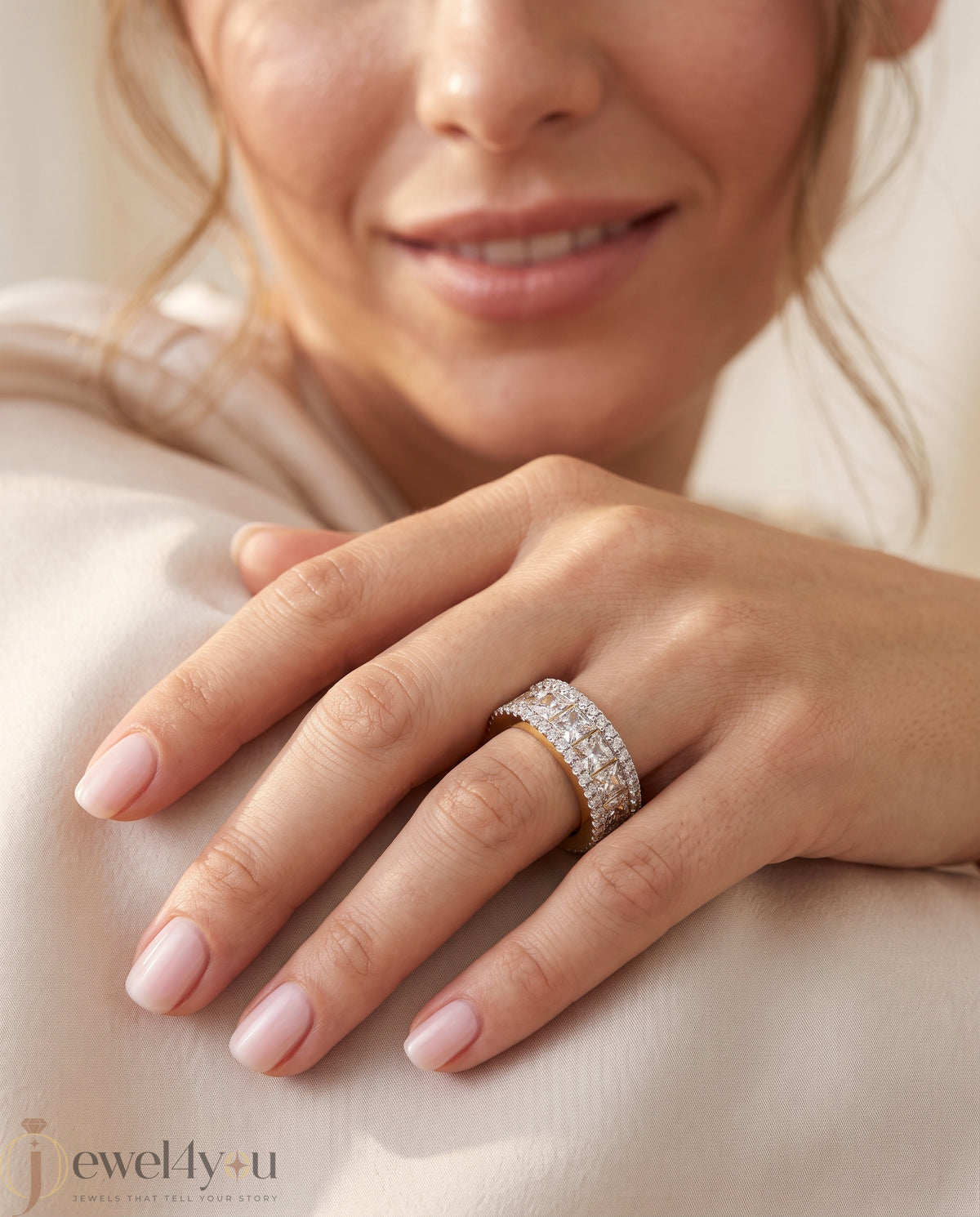 PRINCESS AND ROUND DIAMOND YELLOW GOLD RING 