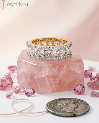 PRINCESS AND ROUND DIAMOND YELLOW GOLD RING 