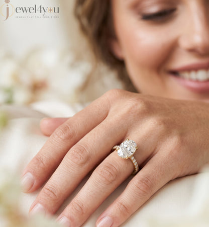 OVAL-CUT SOLITAIRE LAB-GROWN DIAMOND RING IN YELLOW GOLD WITH ROUND-CUT 