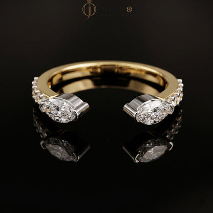 MARQUISE AND ROUND DIAMOND YELLOW GOLD RING 