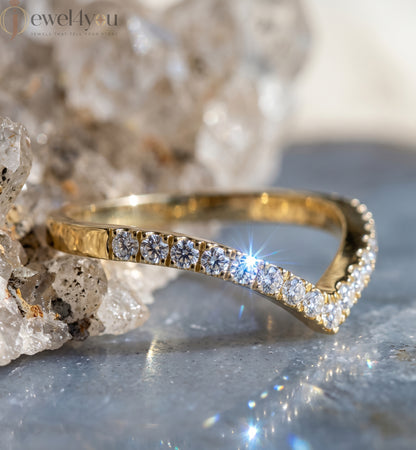 Eternal Chevron chevron V-shaped lab-grown diamond ring with pavé round diamonds in Yellow Gold featuring D–F color and VVS to VS+ clarity #YELLOW GOLD