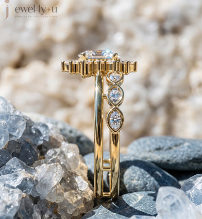 OVAL AND ROUND DIAMOND YELLOW GOLD HALO RING 