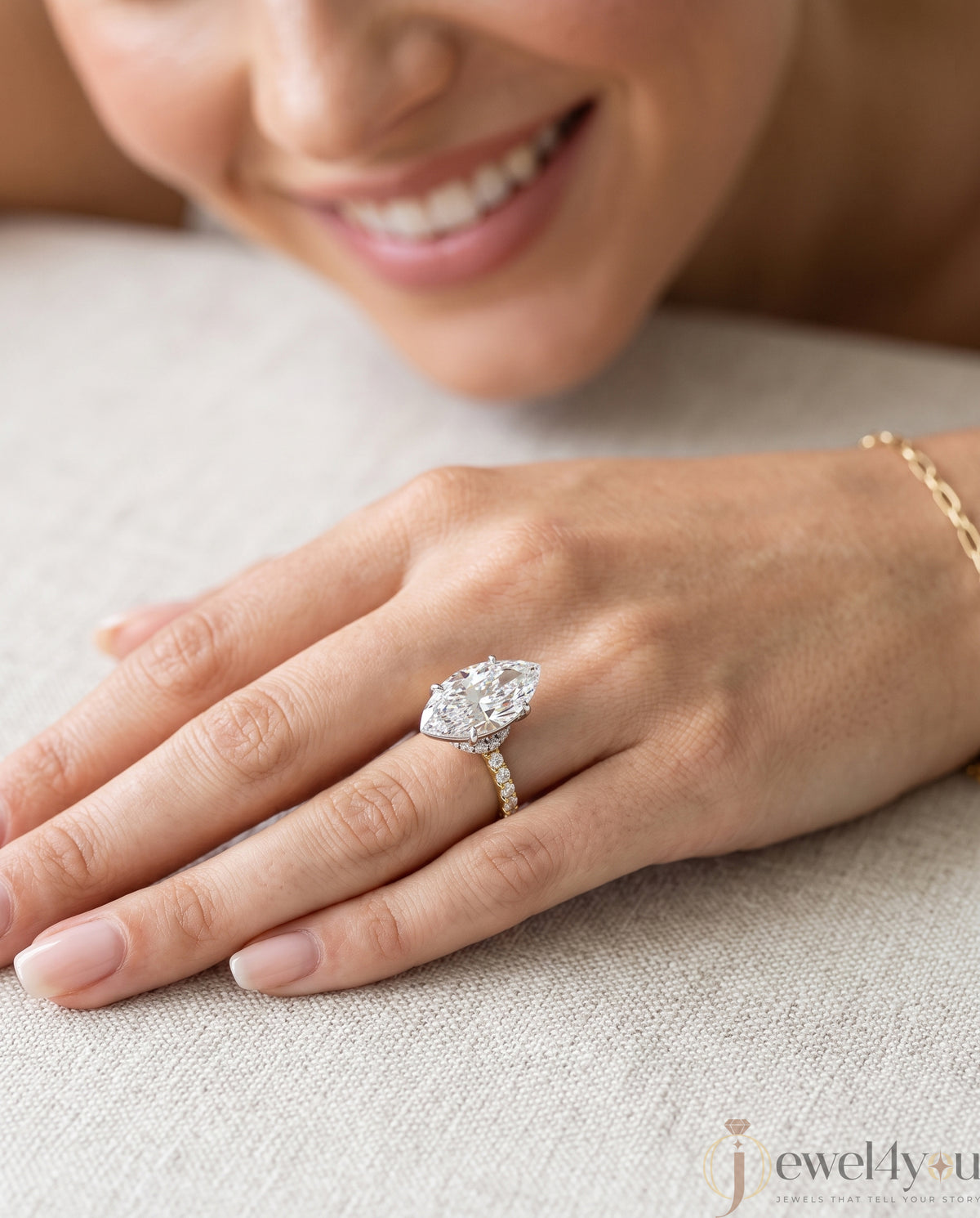 MARQUISE-CUT LAB-GROWN DIAMOND RING WITH ROUND-ACCENT BAND IN YELLOW GOLD ##YELLOW GOLD
