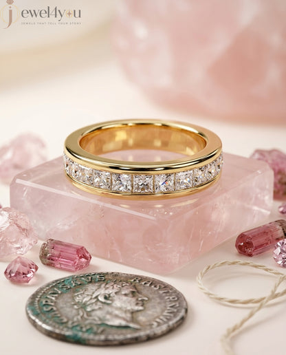 ROUND DIAMOND YELLOW GOLD BAND 
