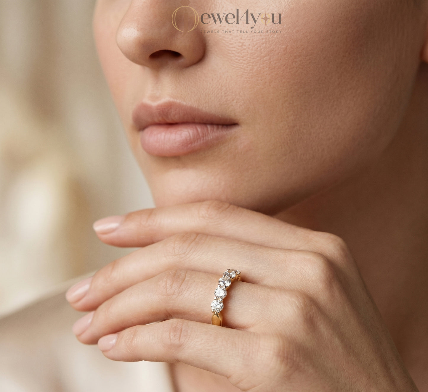 ROUND DIAMOND YELLOW GOLD BAND ##YELLOW GOLD