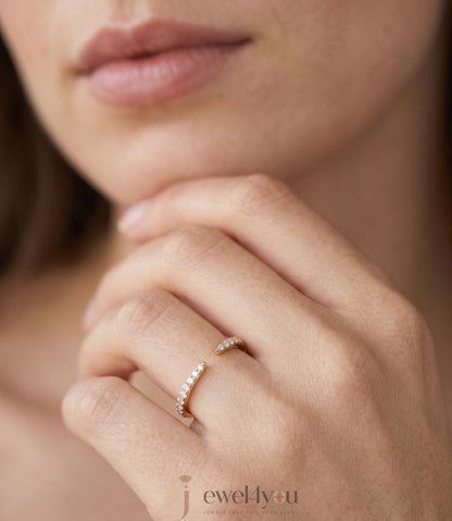 Lab-grown diamond ring in classic Yellow Gold with VVS to VS+ D–F diamonds, ideal for stacking with a diamond engagement ring. #YELLOW GOLD