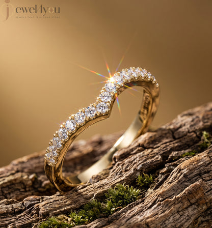 Eternal Chevron chevron V-shaped lab-grown diamond ring with pavé round diamonds in Yellow Gold featuring D–F color and VVS to VS+ clarity #YELLOW GOLD