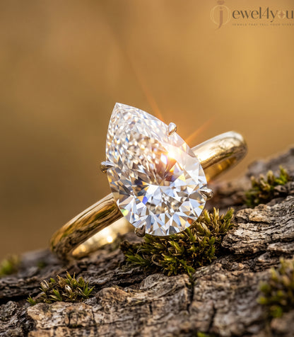 YELLOW GOLD PEAR-CUT LAB-GROWN DIAMOND ENGAGEMENT RING 