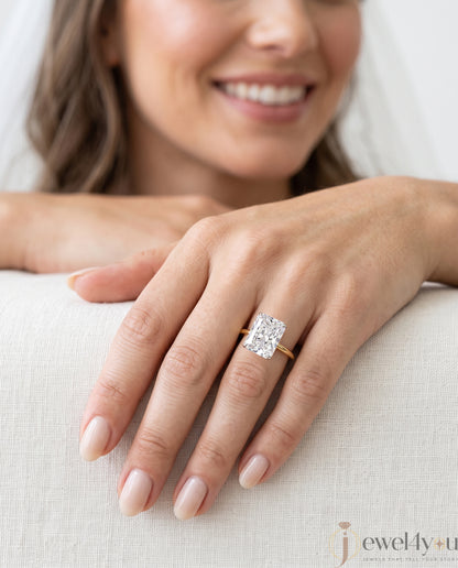 YELLOW GOLD RADIANT-CUT LAB DIAMOND ENGAGEMENT RING WITH ELEVATED FOUR-PRONG SETTING 