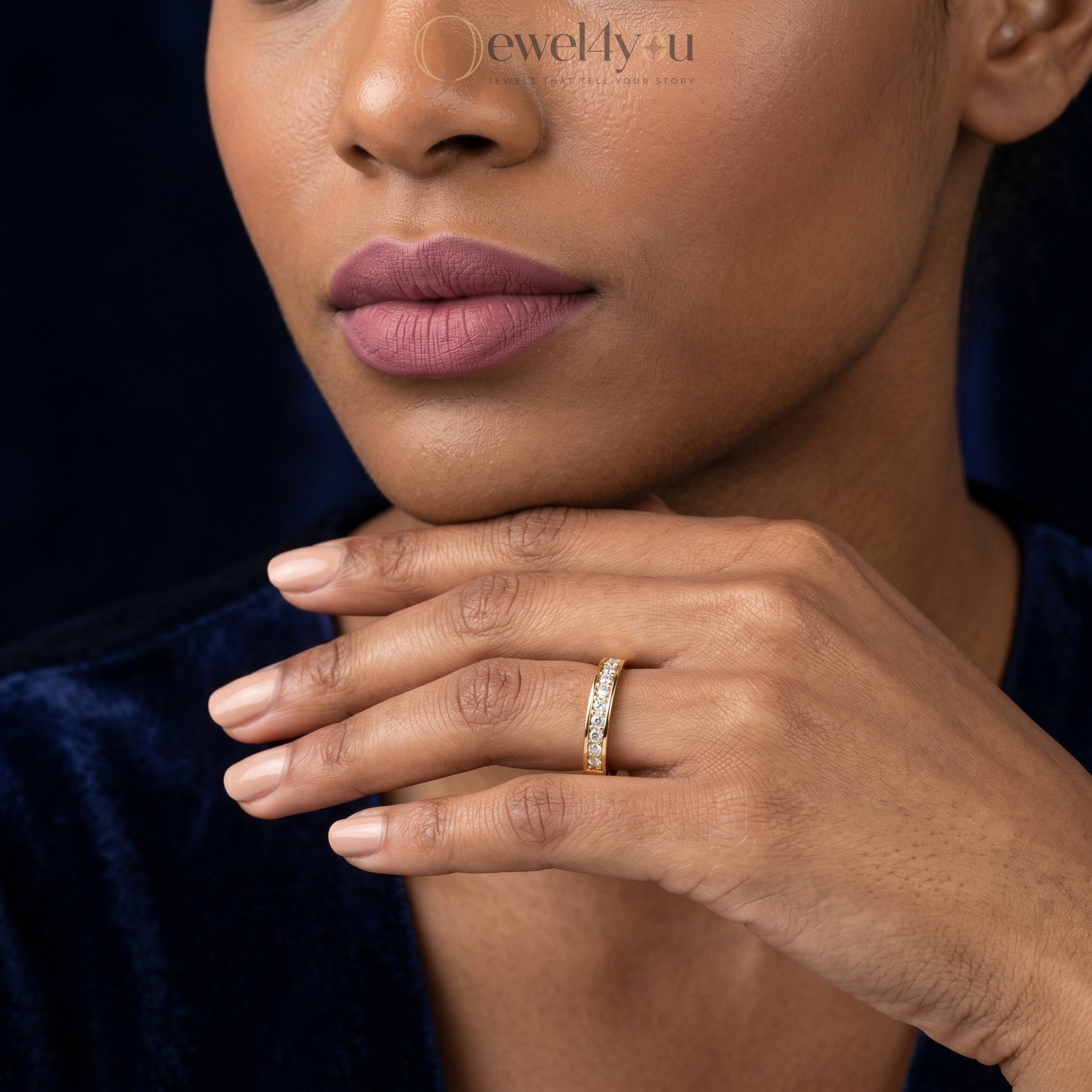 ROUND DIAMOND YELLOW GOLD BAND 
