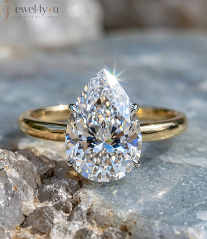 YELLOW GOLD PEAR-CUT LAB-GROWN DIAMOND ENGAGEMENT RING 