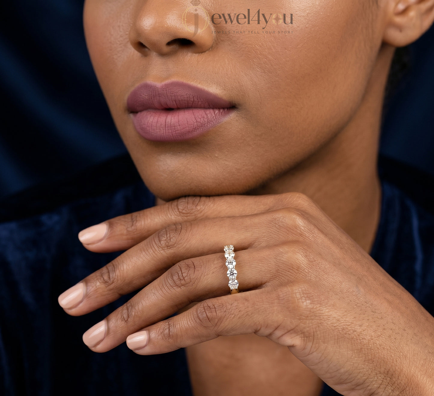 ROUND DIAMOND YELLOW GOLD BAND ##YELLOW GOLD
