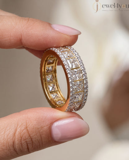 PRINCESS AND ROUND DIAMOND YELLOW GOLD RING 