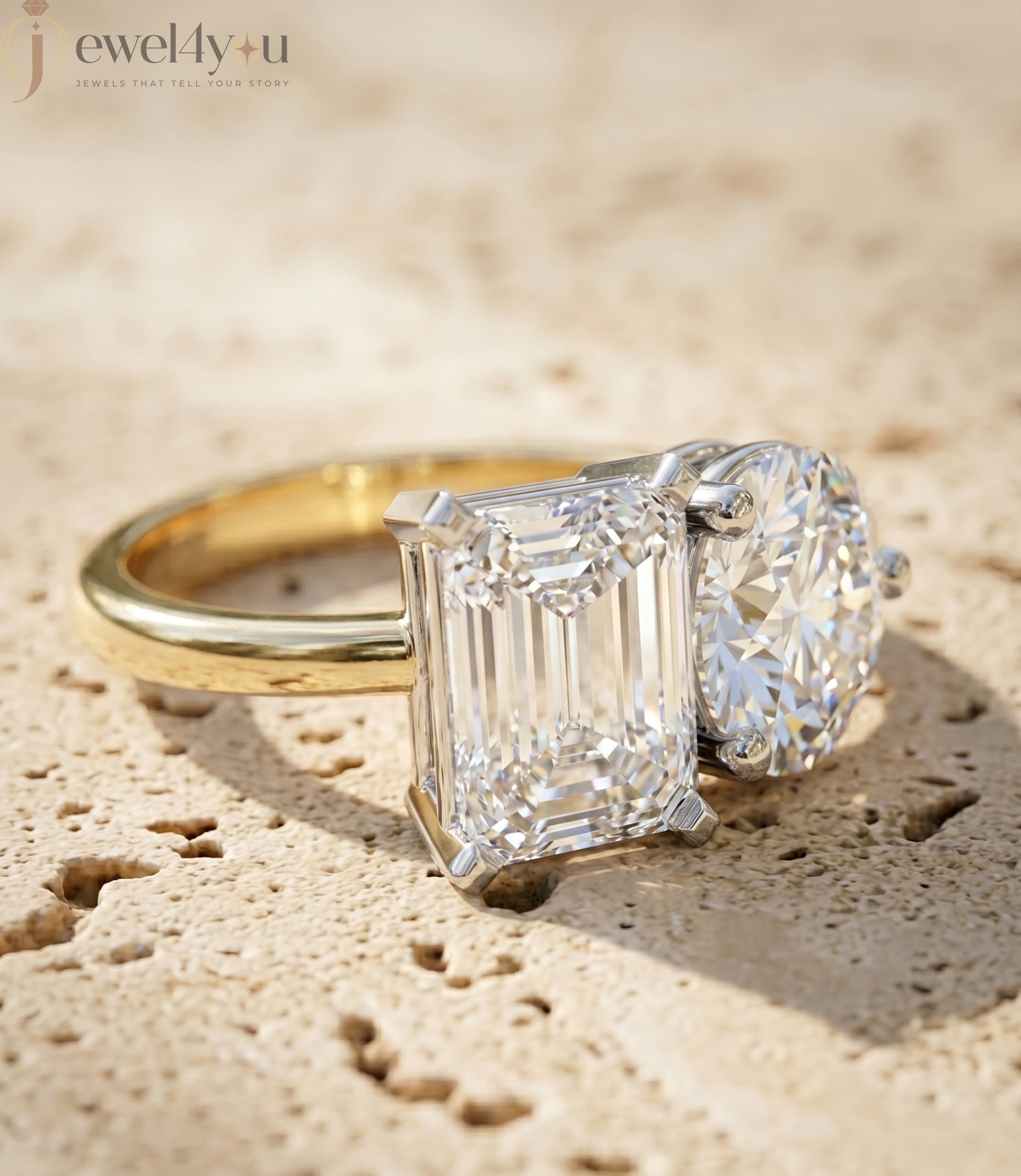DUAL LAB-GROWN DIAMOND RING WITH RADIANT AND ROUND CUTS IN YELLOW GOLD BAR SETTING 