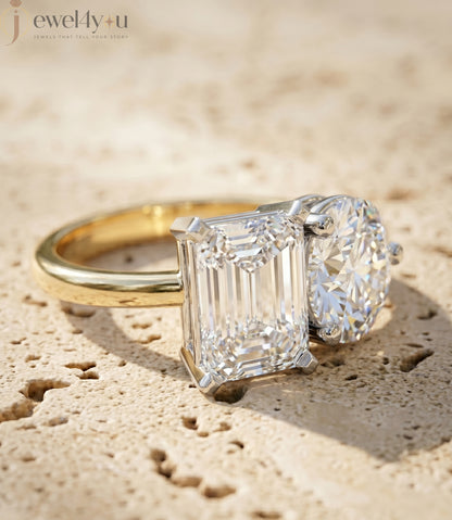 DUAL LAB-GROWN DIAMOND RING WITH RADIANT AND ROUND CUTS IN YELLOW GOLD BAR SETTING 