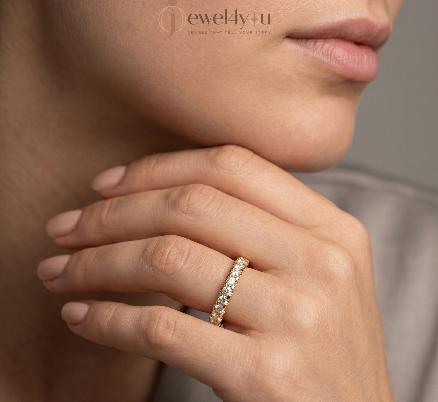 ROUND DIAMOND YELLOW GOLD BAND ##YELLOW GOLD