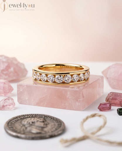 ROUND DIAMOND YELLOW GOLD BAND 