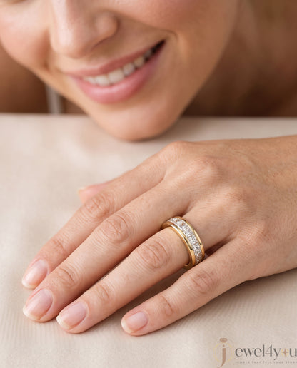 ROUND DIAMOND YELLOW GOLD BAND 