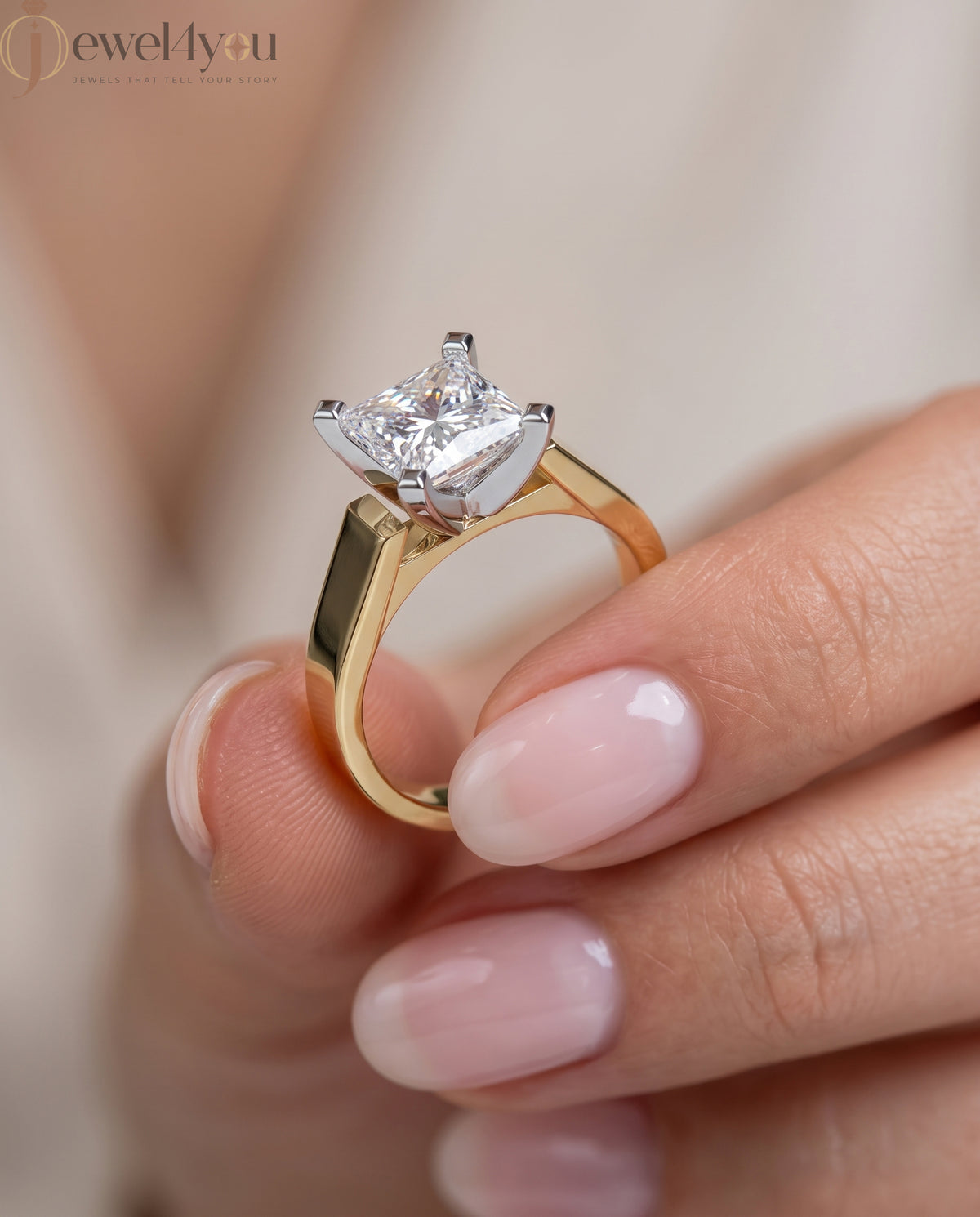 Yellow gold princess-cut solitaire ring with quad corner prongs ##YELLOW GOLD