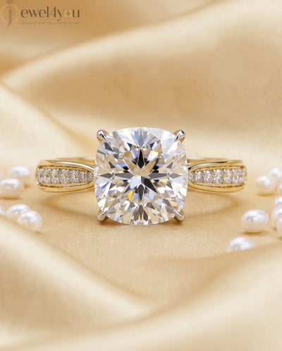 CUSHION-CUT LAB-GROWN DIAMOND SOLITAIRE ENGAGEMENT RING WITH ROUND ACCENT DIAMONDS IN YELLOW GOLD 