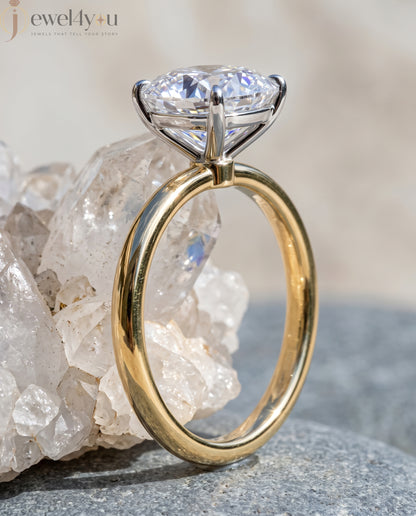 CUSHION SQUARE LAB-GROWN DIAMOND SOLITAIRE RING IN YELLOW GOLD 