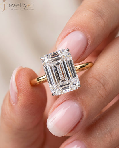 EMERALD-CUT LAB-GROWN DIAMOND SOLITAIRE RING IN YELLOW GOLD 