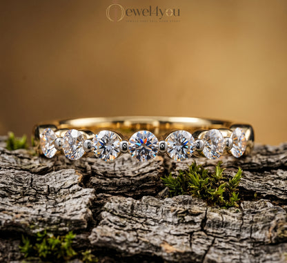 ROUND DIAMOND YELLOW GOLD BAND 