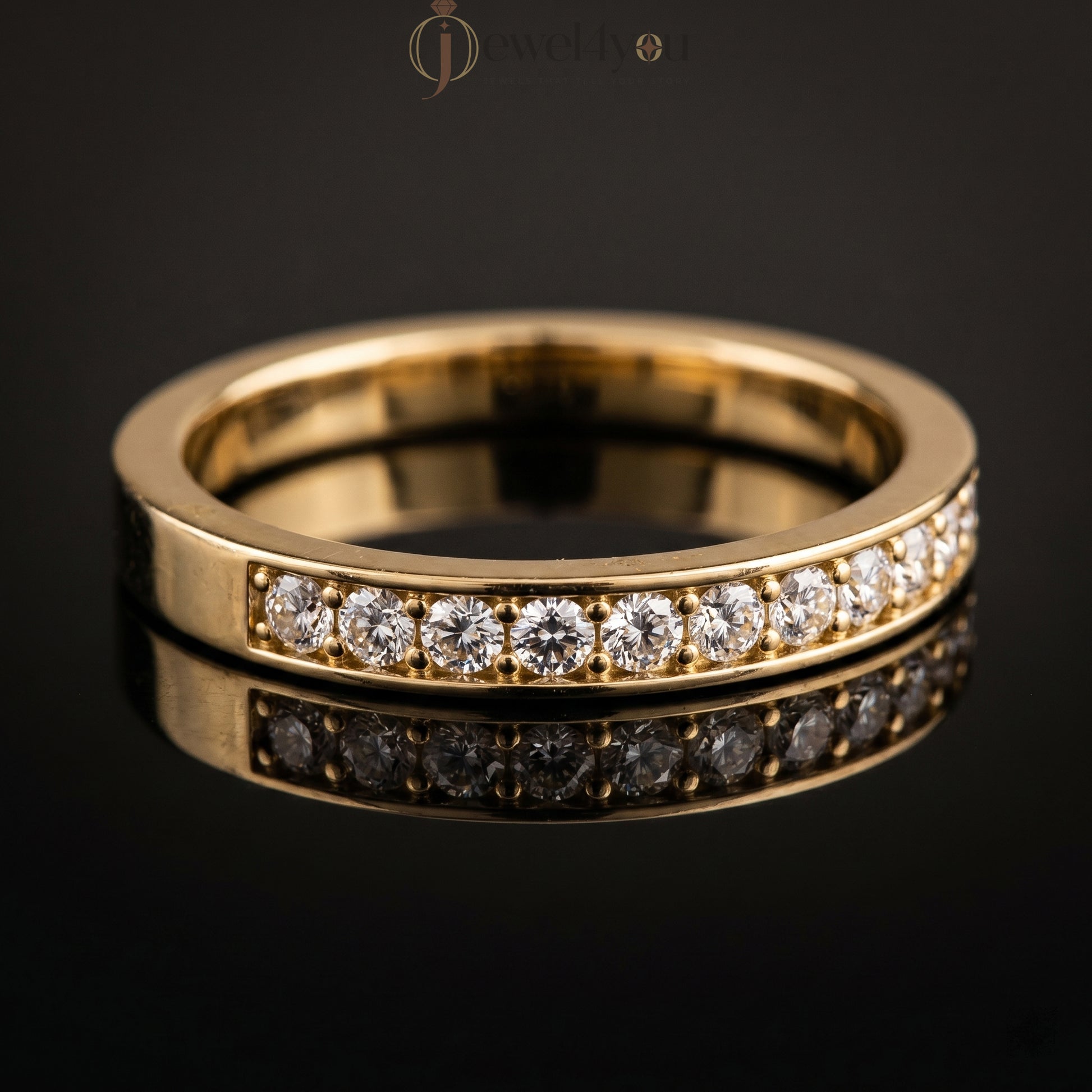 ROUND DIAMOND YELLOW GOLD BAND 