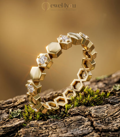 Yellow gold honeycomb lab-grown diamond ring with round prong-set D–F color VVS to VS+ clarity diamonds arranged in eternity design #YELLOW GOLD