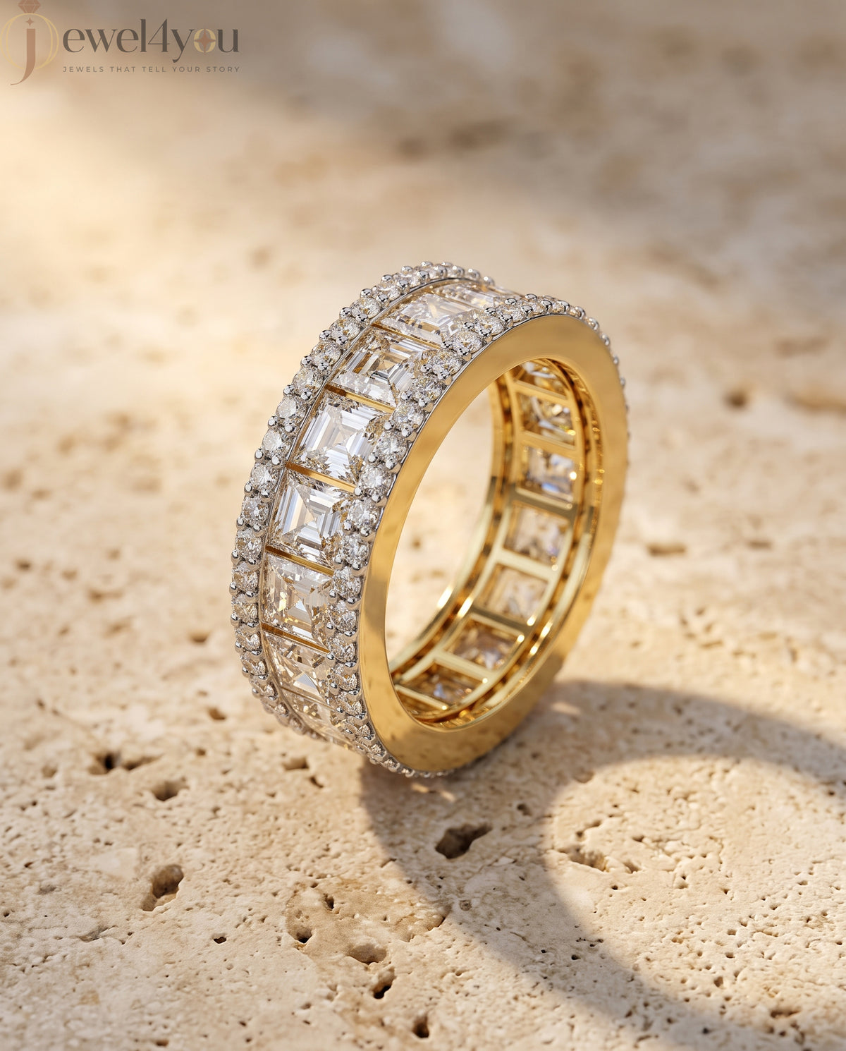 PRINCESS AND ROUND DIAMOND YELLOW GOLD RING ##YELLOW GOLD