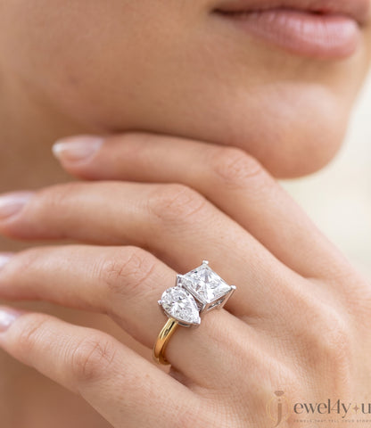 DUAL LAB-GROWN DIAMOND RING WITH PEAR-CUT AND PRINCESS-CUT IN YELLOW GOLD BAR SETTING 