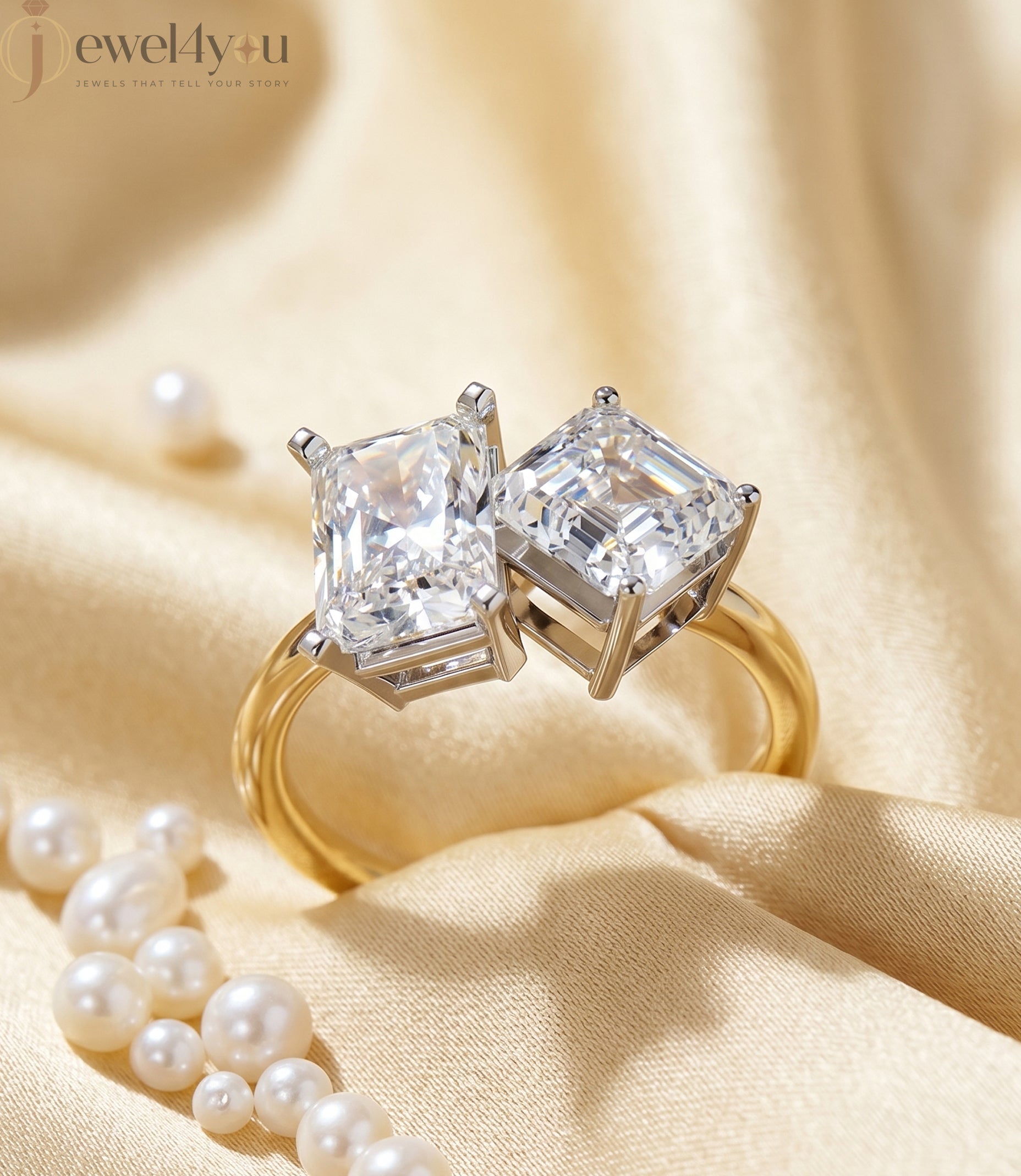 DUAL LAB-GROWN DIAMOND RING WITH RADIANT AND EMERALD CUTS IN YELLOW GOLD BAR SETTING 
