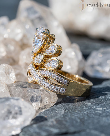 PEAR AND ROUND DIAMOND YELLOW GOLD RING 
