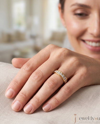 ROUND DIAMOND YELLOW GOLD BAND 