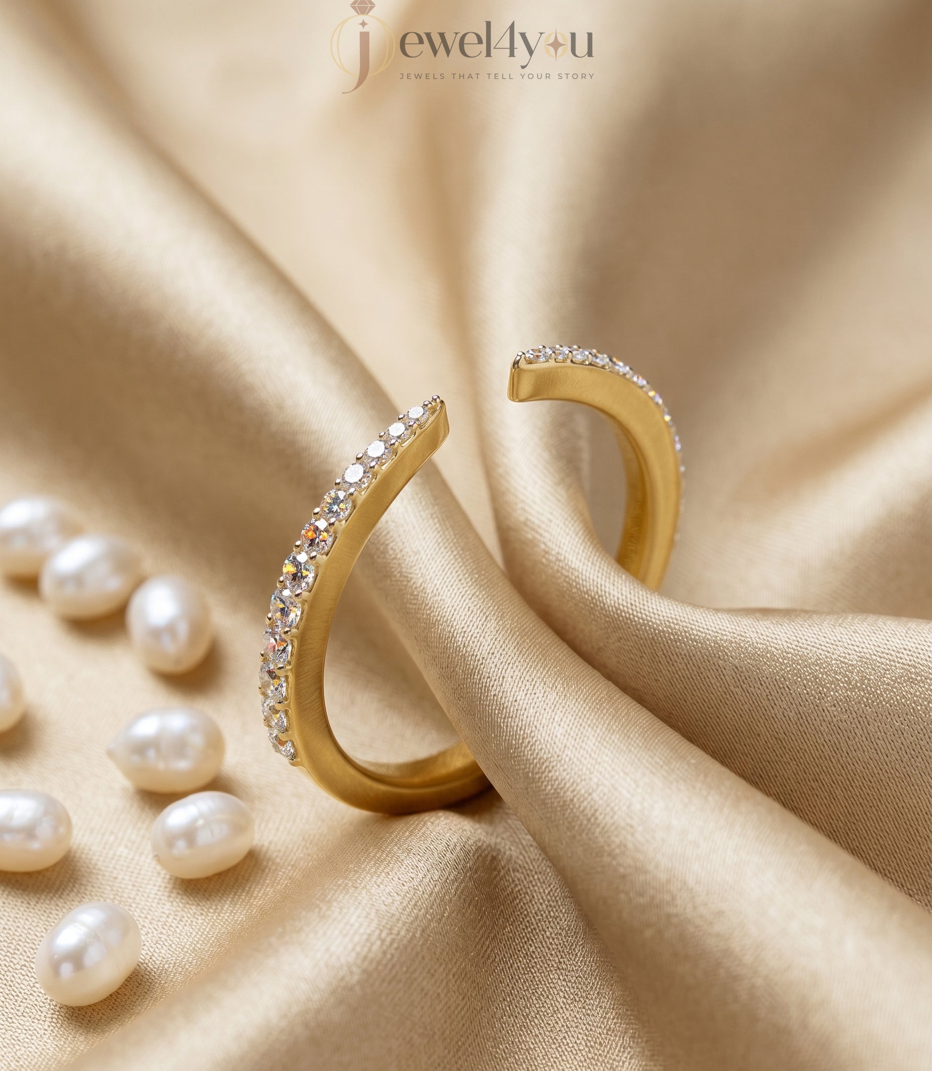 Lab-grown diamond ring in classic Yellow Gold with VVS to VS+ D–F diamonds, ideal for stacking with a diamond engagement ring. #YELLOW GOLD