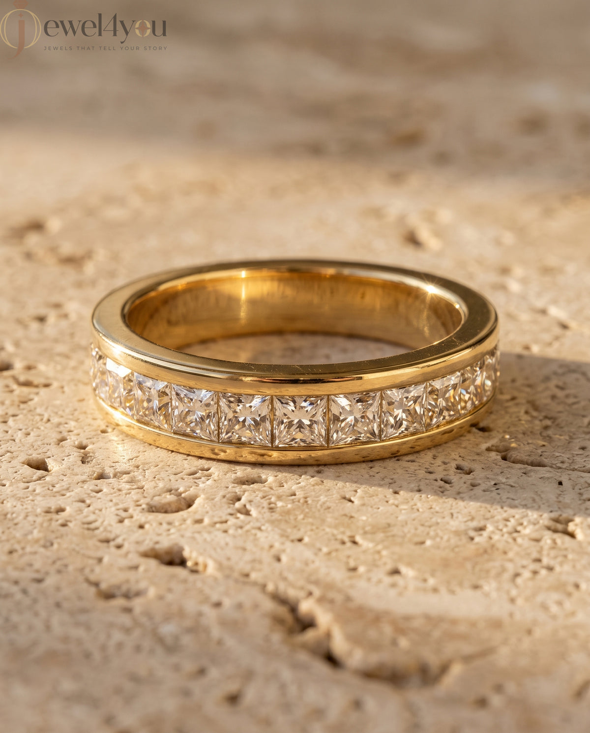ROUND DIAMOND YELLOW GOLD BAND ##YELLOW GOLD