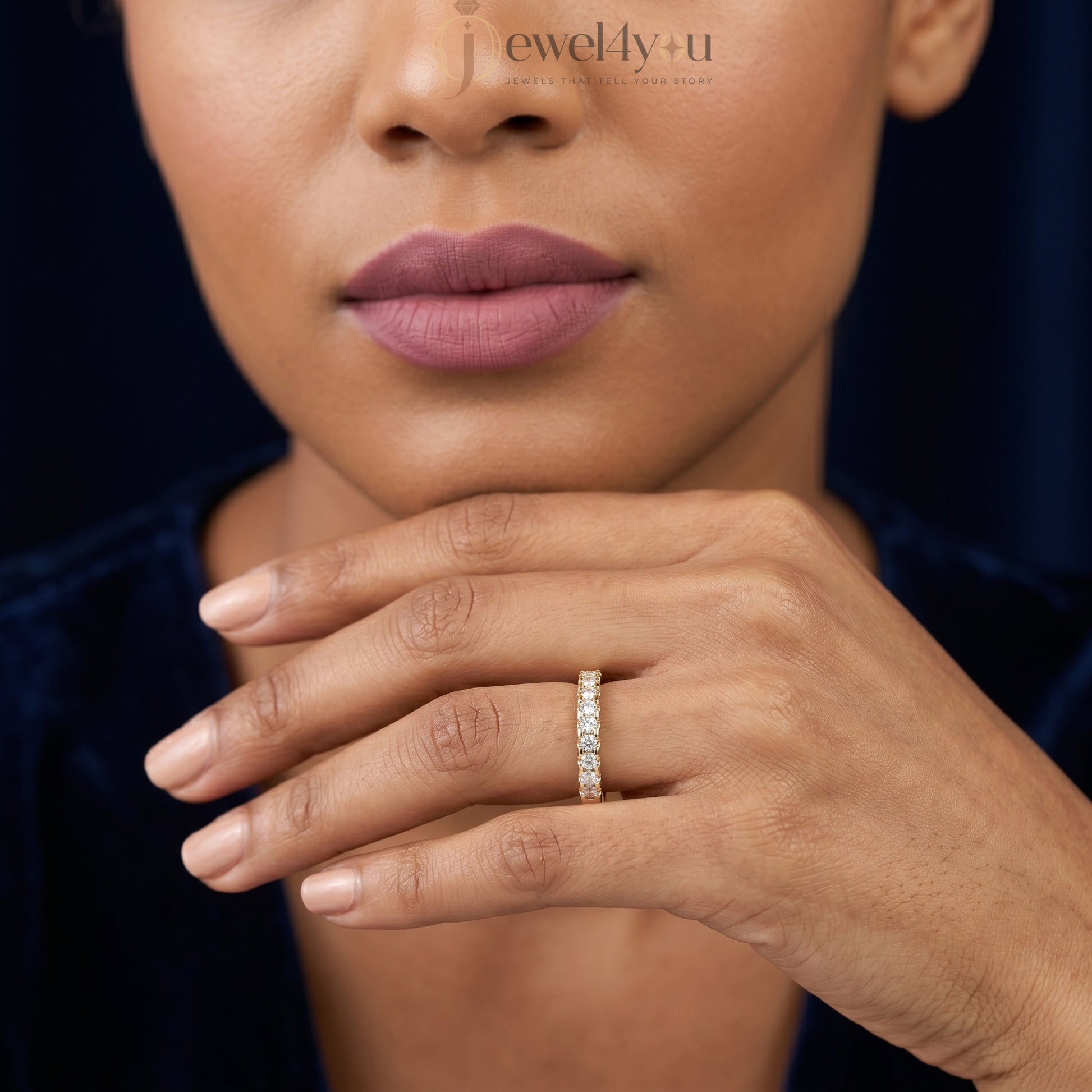 ROUND DIAMOND YELLOW GOLD BAND 