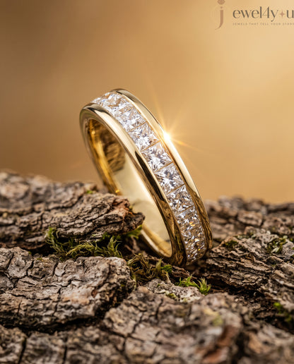 ROUND DIAMOND YELLOW GOLD BAND 