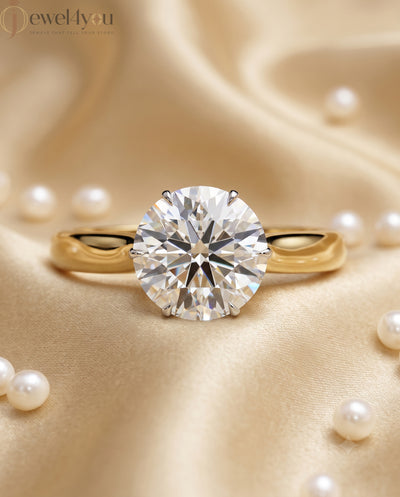 YELLOW GOLD SOLITAIRE ENGAGEMENT RING FEATURING A ROUND LAB DIAMOND 