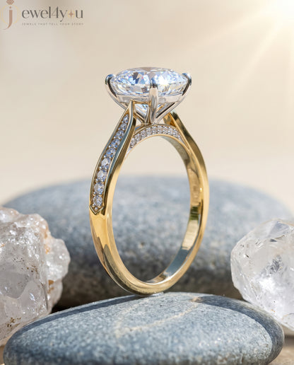 CUSHION-CUT LAB-GROWN DIAMOND SOLITAIRE ENGAGEMENT RING WITH ROUND ACCENT DIAMONDS IN YELLOW GOLD 