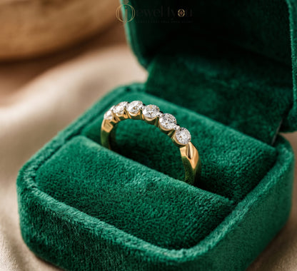 ROUND DIAMOND YELLOW GOLD BAND 