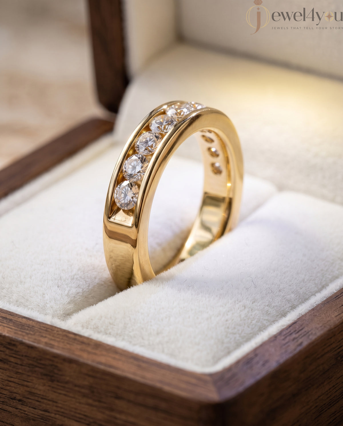 ROUND DIAMOND YELLOW GOLD BAND ##YELLOW GOLD